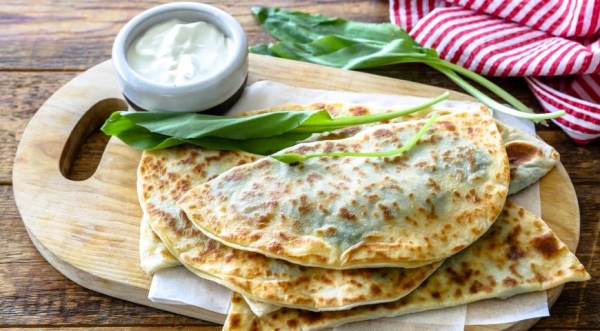 Сырные лепешки с зеленью и мацони, пошаговый рецепт с фото Сырные лепешки с зеленью и мацони, пошаговый рецепт с фото