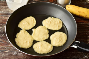 Банановые оладьи на ряженке Банановые оладьи на ряженке