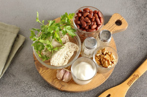 Диетический салат с фасолью