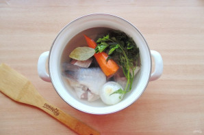 Заливное из карася Заливное из карася