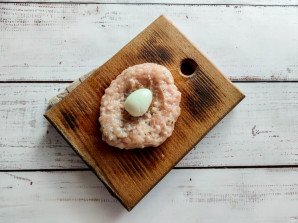 Котлеты с перепелиным яйцом внутри Котлеты с перепелиным яйцом внутри