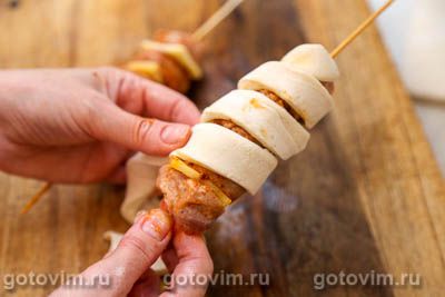Колбаски на шпажках в слоеном тесте Колбаски на шпажках в слоеном тесте