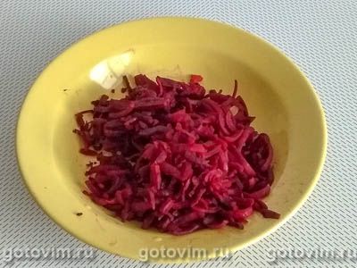 Суп-крем на бульоне из свиных косточек со свеклой