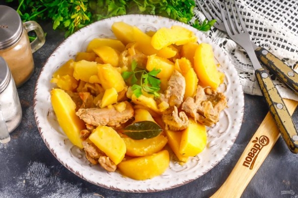 Тушеная картошка с козлятиной Тушеная картошка с козлятиной