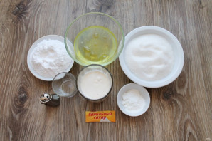 Меренговый рулет со сливками Меренговый рулет со сливками