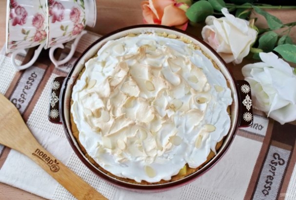 Яблочный пирог с белковым кремом Яблочный пирог с белковым кремом