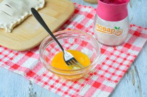 Слойки из слоеного теста с клюквой Слойки из слоеного теста с клюквой