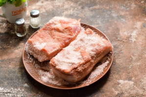 Соленое сало с красным перцем Соленое сало с красным перцем