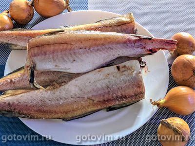 Минтай в молоке, тушенный с луком и зеленью Минтай в молоке, тушенный с луком и зеленью