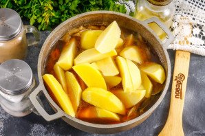 Тушеная картошка с козлятиной Тушеная картошка с козлятиной