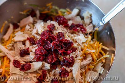 Салат из курицы с зеленой редькой и вяленой клюквой Салат из курицы с зеленой редькой и вяленой клюквой