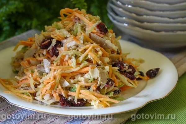 Салат из курицы с зеленой редькой и вяленой клюквой Салат из курицы с зеленой редькой и вяленой клюквой