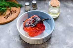 Салат из печеного болгарского перца с помидорами Салат из печеного болгарского перца с помидорами