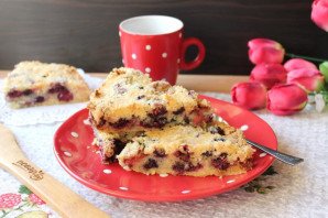 Насыпной пирог с ягодами