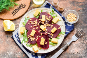 Салат из свеклы с кедровыми орешками Салат из свеклы с кедровыми орешками