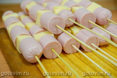Сосиски с сыром в картофельном пюре на шпажках Сосиски с сыром в картофельном пюре на шпажках