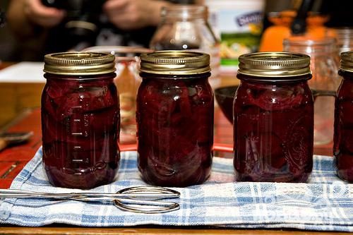 Консервированные помидоры со свеклой