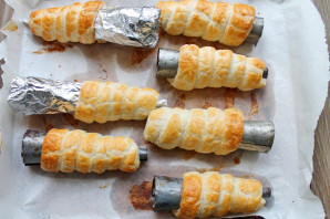 Слоеные трубочки со взбитыми сливками Слоеные трубочки со взбитыми сливками