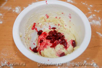 Кулич с вишней Кулич с вишней