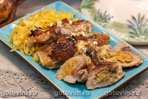 Крученики волынские из свинины с капустой, запеченные в сметане Крученики волынские из свинины с капустой, запеченные в сметане