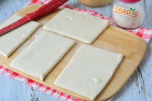 Слойки из слоеного теста с клюквой Слойки из слоеного теста с клюквой