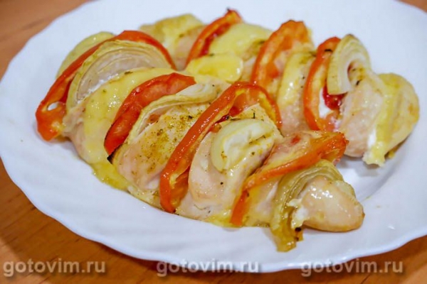 Запеченное куриное филе с сыром и помидорами Запеченное куриное филе с сыром и помидорами
