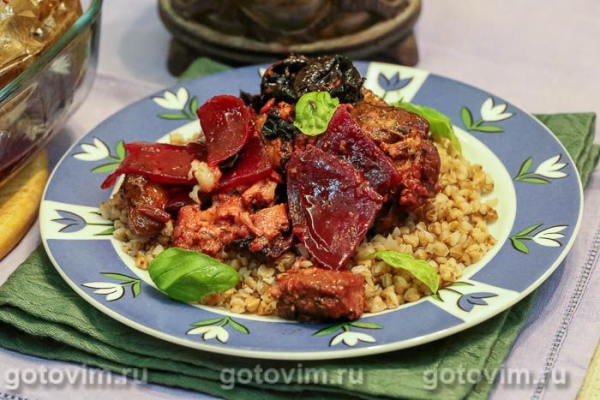 Свинина со свеклой и черносливом Свинина со свеклой и черносливом