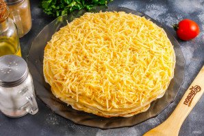 Блинный торт с помидорами и сыром Блинный торт с помидорами и сыром