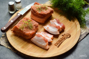 Соленое сало с красным перцем Соленое сало с красным перцем