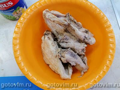 Куриный суп с овощами и вареным яйцом