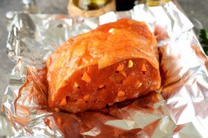 Буженина с морковью и чесноком