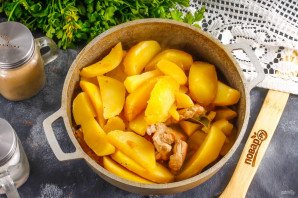 Тушеная картошка с козлятиной Тушеная картошка с козлятиной