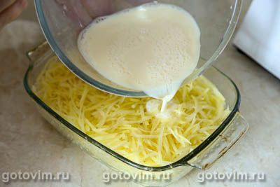 Запеканка из тертой картошки с мясными фрикадельками 