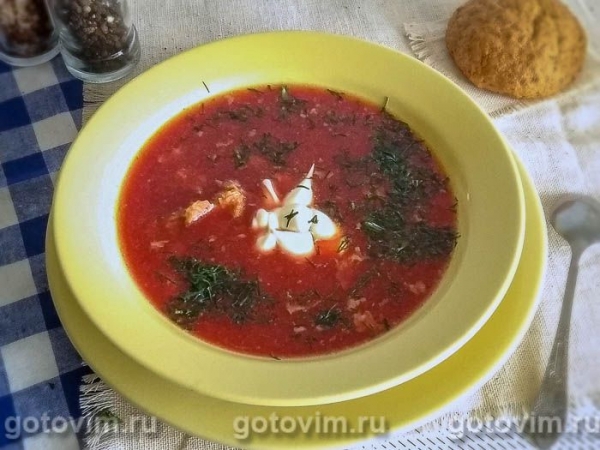 Суп-крем на бульоне из свиных косточек со свеклой