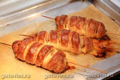 Колбаски на шпажках в слоеном тесте Колбаски на шпажках в слоеном тесте