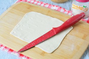 Слойки из слоеного теста с клюквой Слойки из слоеного теста с клюквой