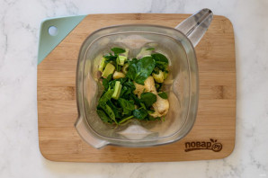 Смузи с грейпфрутом и сельдереем Смузи с грейпфрутом и сельдереем