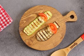 Рулетики из кабачков и баклажанов Рулетики из кабачков и баклажанов