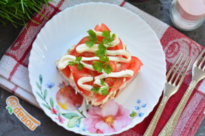 Слоеный салат с плавленым сыром Слоеный салат с плавленым сыром