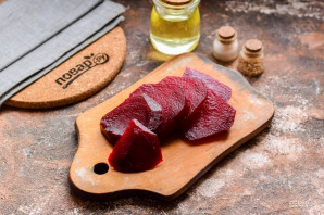 Салат из свеклы с кедровыми орешками Салат из свеклы с кедровыми орешками