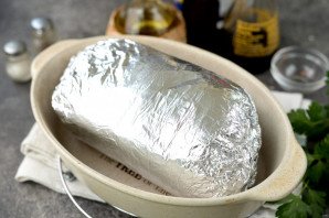 Буженина с морковью и чесноком