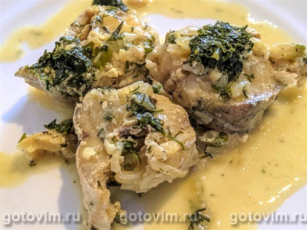 Минтай в молоке, тушенный с луком и зеленью Минтай в молоке, тушенный с луком и зеленью