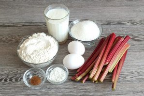 Шарлотка с ревенем Шарлотка с ревенем