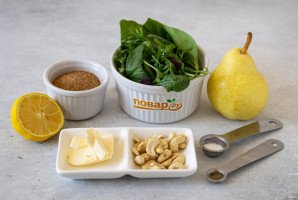 Салат из шпината с грушей Салат из шпината с грушей