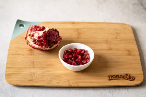 Салат с рукколой и гранатом Салат с рукколой и гранатом