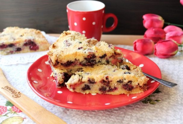 Насыпной пирог с ягодами