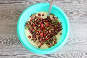 Шарлотка с ревенем Шарлотка с ревенем