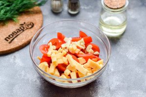 Салат из печеного болгарского перца с помидорами Салат из печеного болгарского перца с помидорами