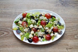 Салат "Дор блю" с виноградом