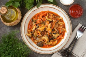 Жареные рапаны с луком и морковью в томатном соусе Жареные рапаны с луком и морковью в томатном соусе